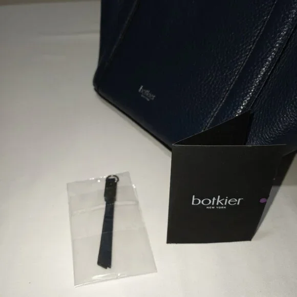 BOKTIER NAVY BLUE LEATHER BUCKET BAG WITH CROSSBODY DETATCHABLE STRAP